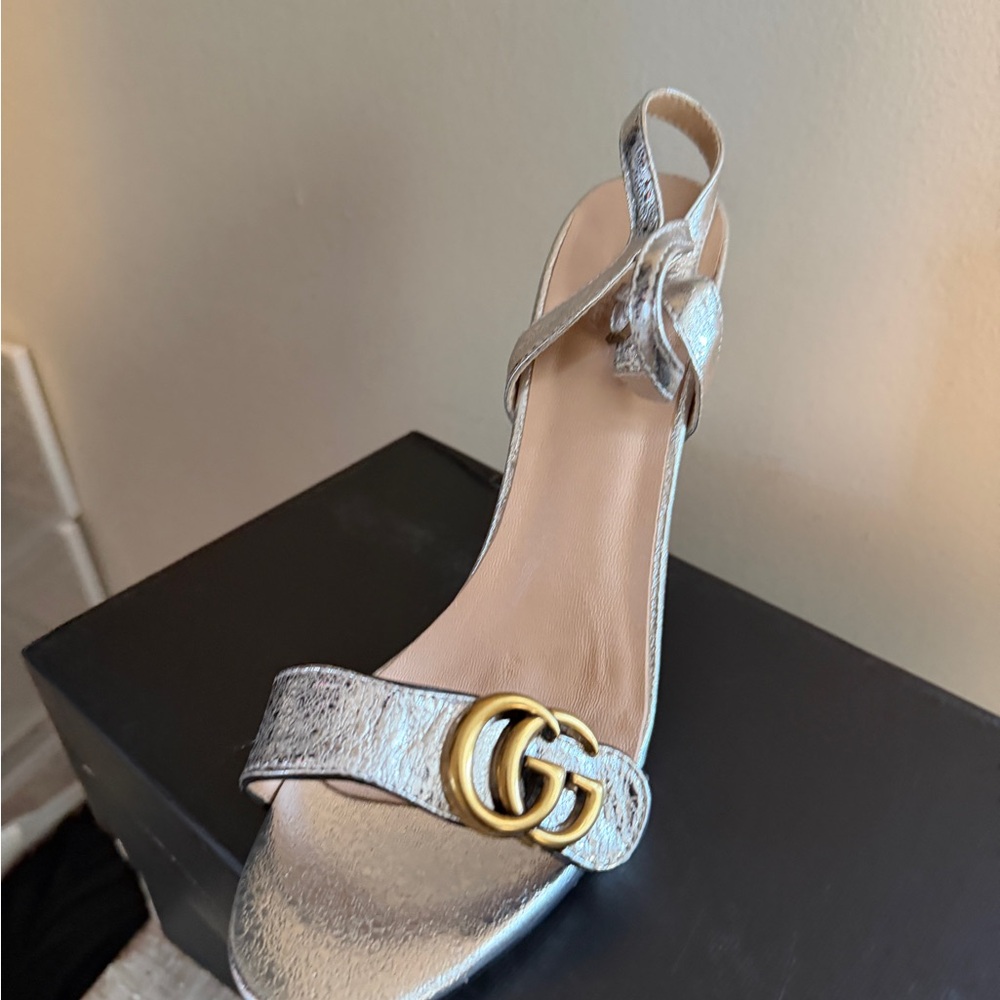 Gucci Metallic Silver Block Heel Sandals - Picture 2 of 4